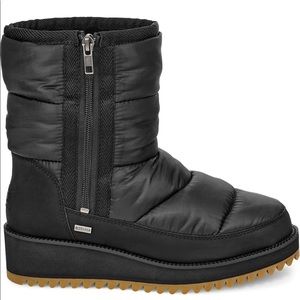 UGG Ridge Waterproof Boot Size 8 - Black